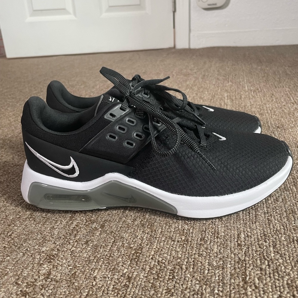 US Womens 7.5 Nike Airmax Training Shoes
